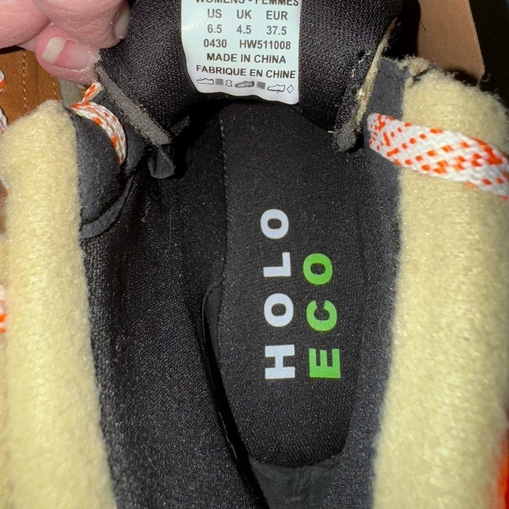 Holo Quorra Boots. Sand color with Orange Accents. Size 6.5 women’s NWT